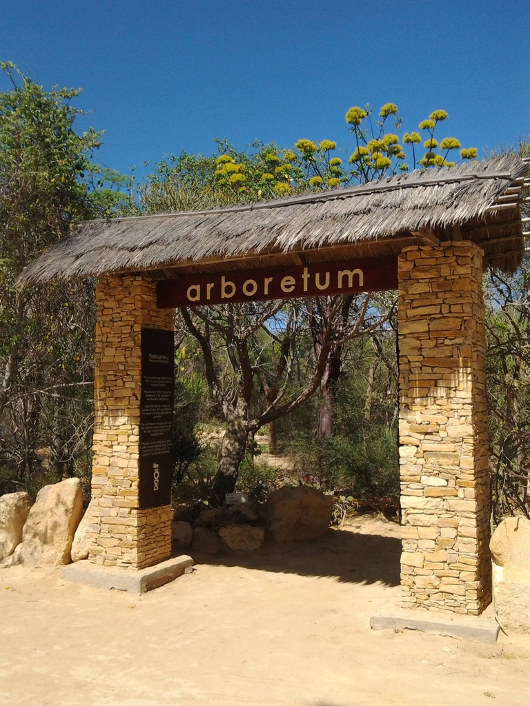 Entrée Arboretum d'Antsokay